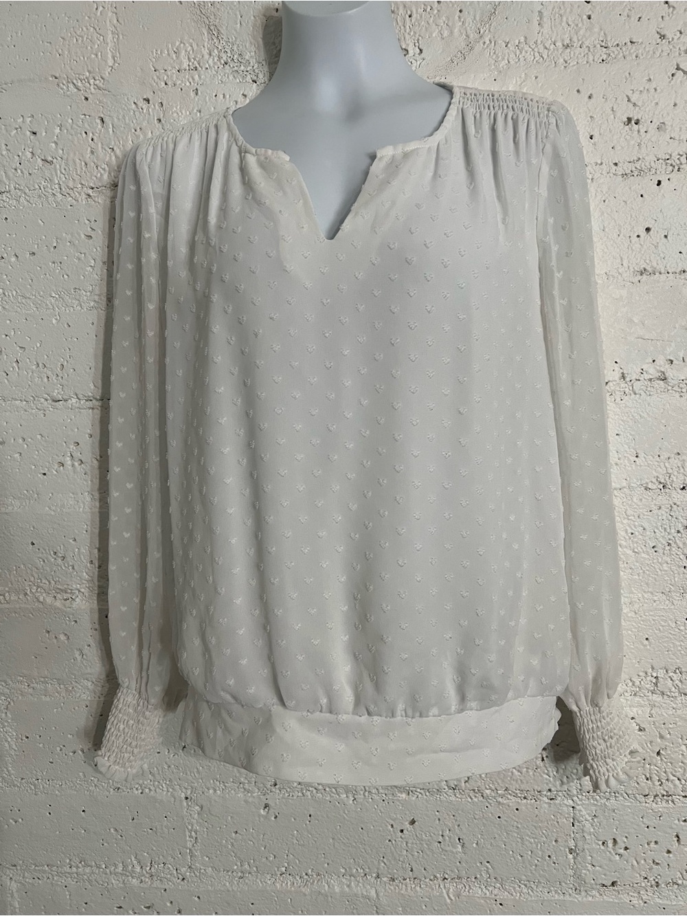 DR2 Womens Top M White Swiss Dot Long Sleeve Split V Neck Smocked Sleeve & Waist